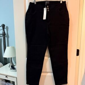 BloomChic Black Button-Detail Jeans